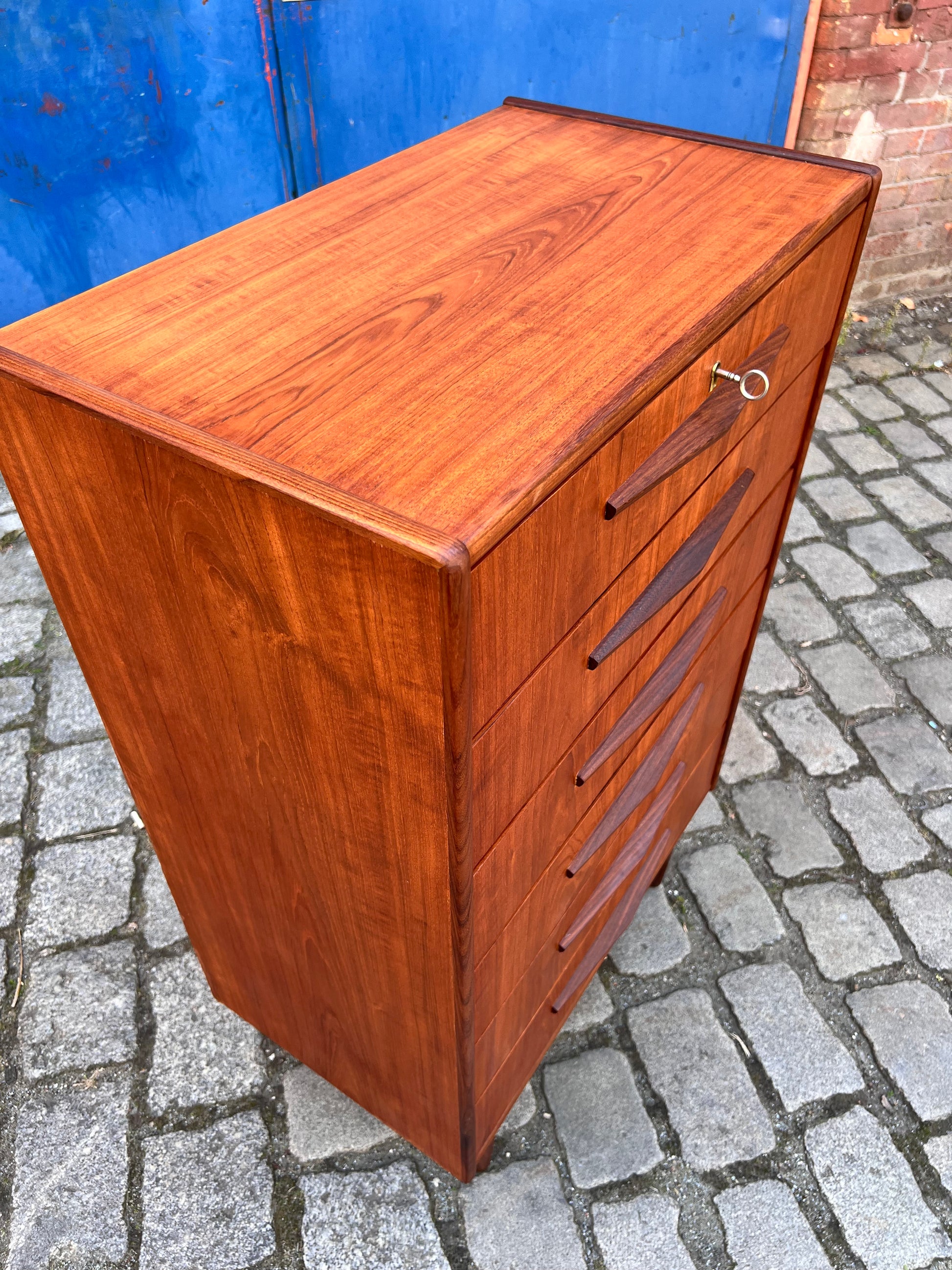 Kommode Teak mit Schloss aus Dänemark