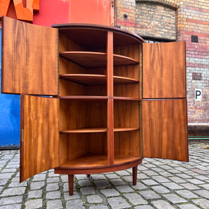 Eckschrank Teak mit Schloss aus Dänemark