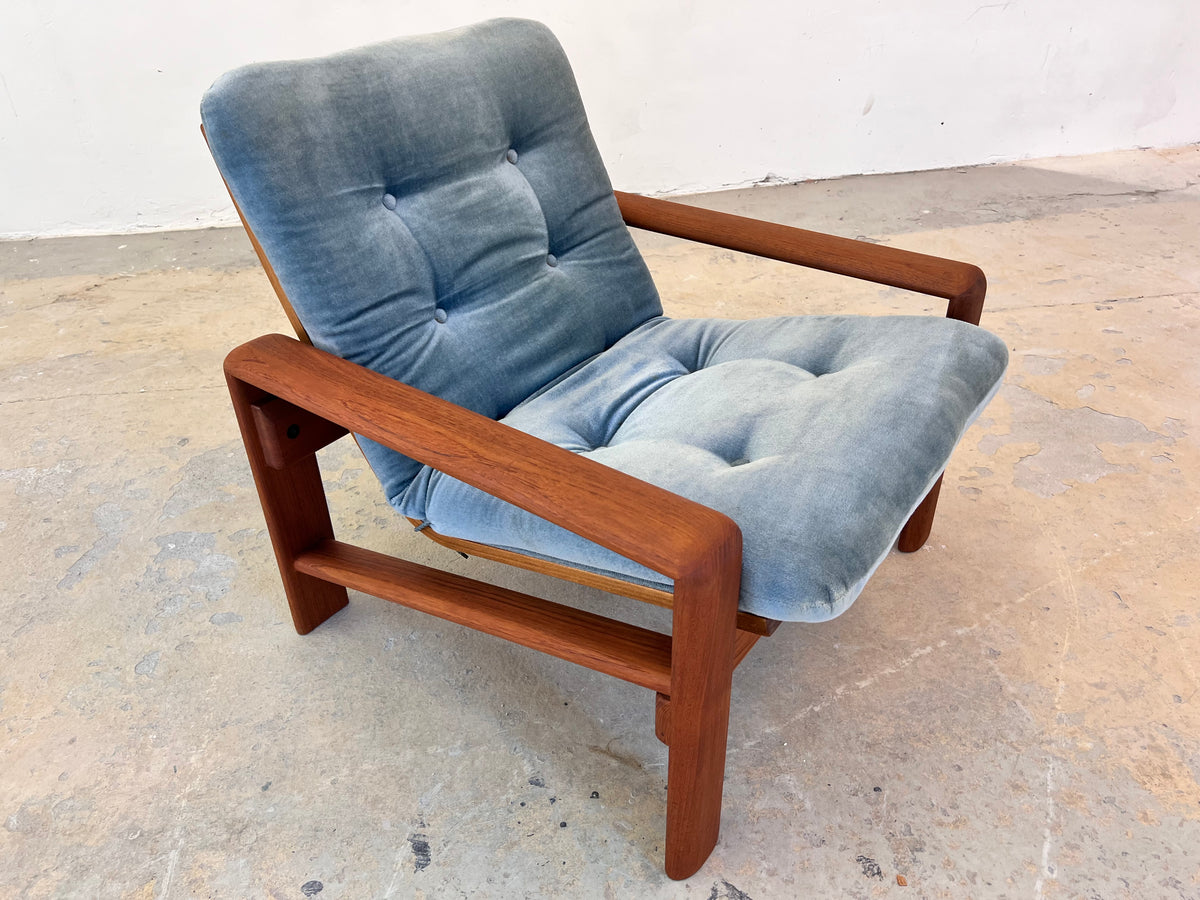 Sessel Loungechair blauer Samt und Teak