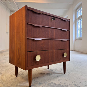 Kommode Teak mit Holz- & Messinggriffen aus Dänemark