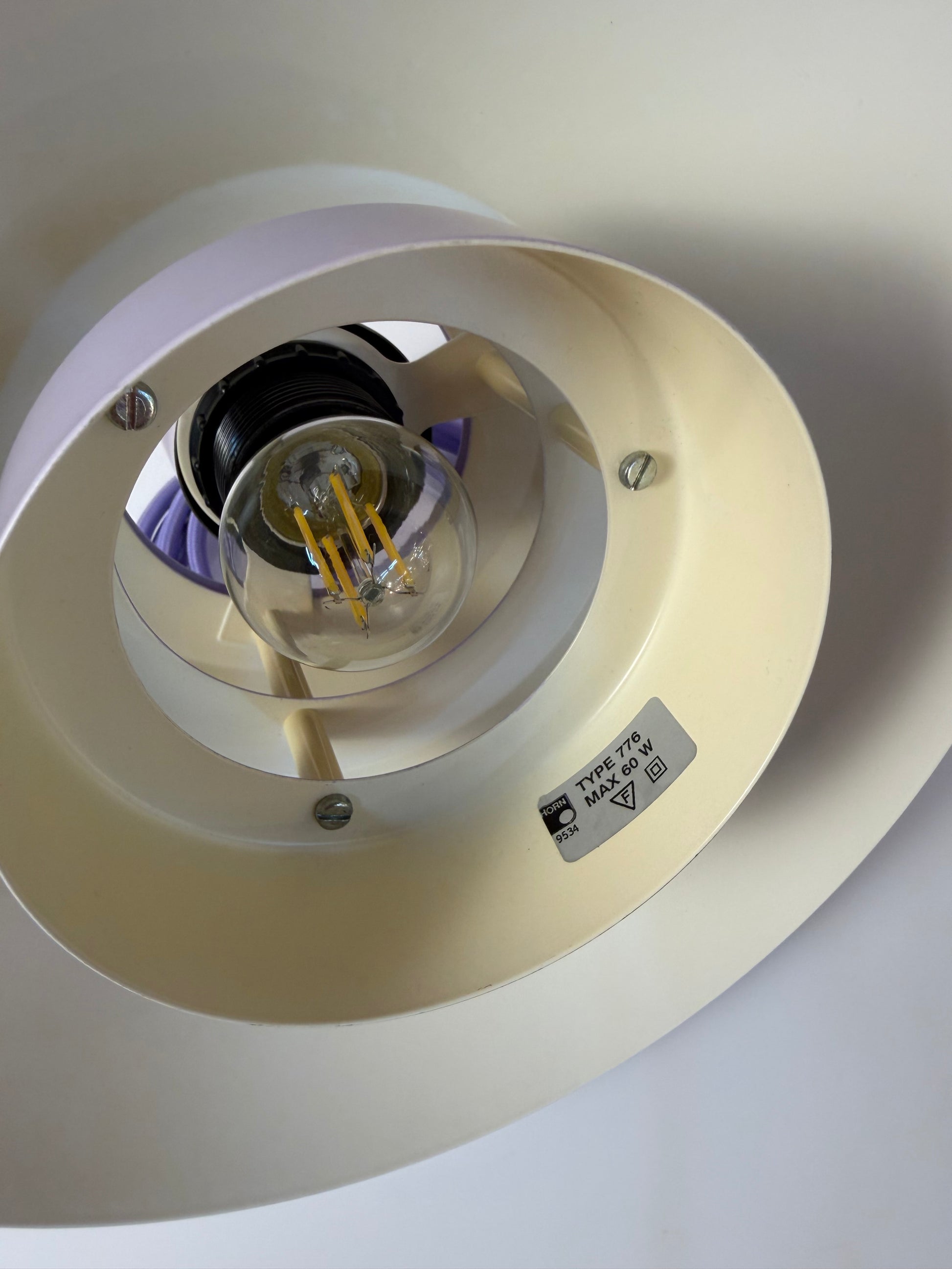 Lamellenlampe Typ 776 flieder von Horn