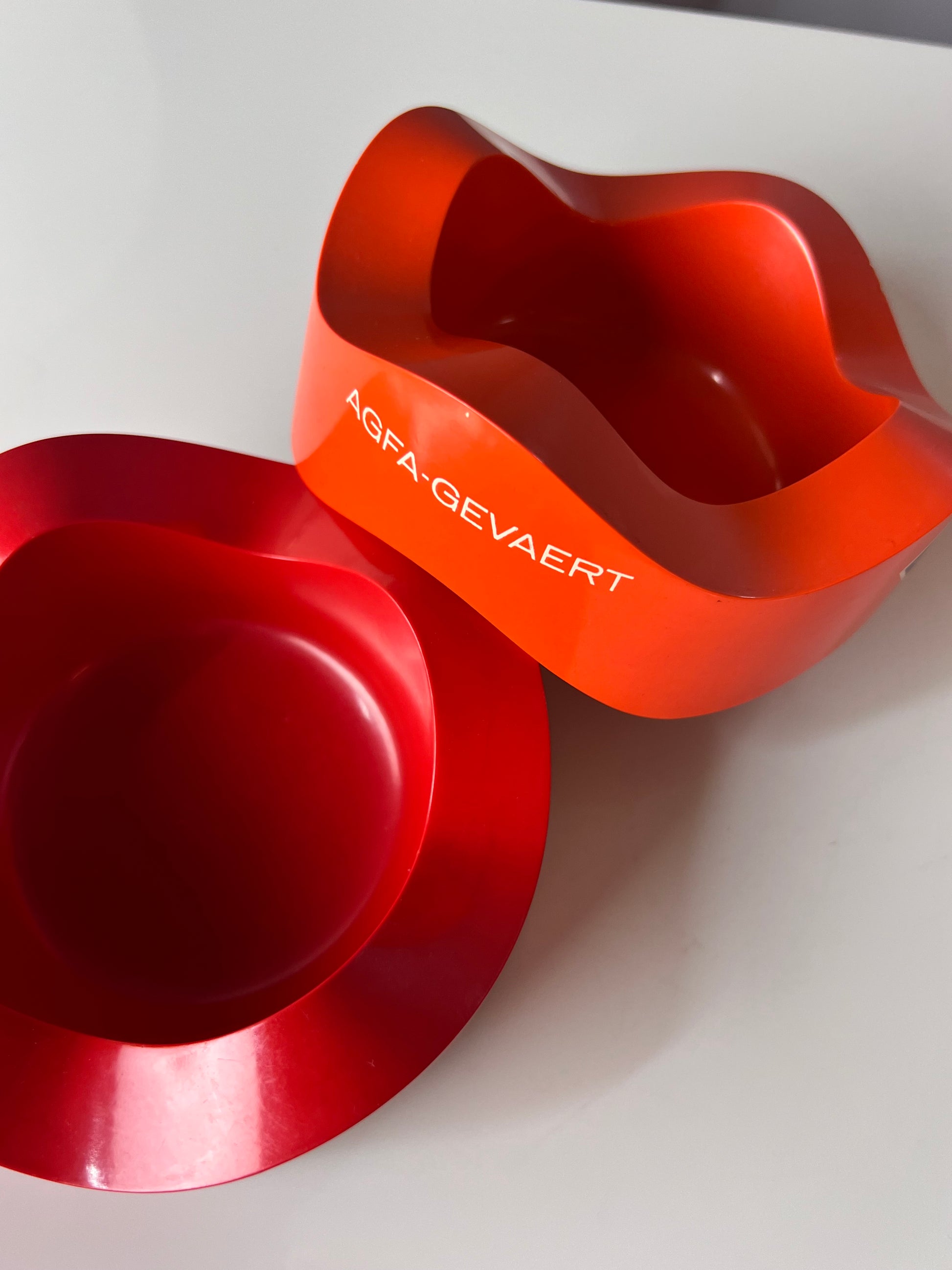 Set: 2 Aschenbecher orange rot von Walter Zeischegg für Helit