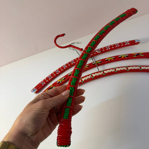 Set: 4x Kleiderbügel rot grün
