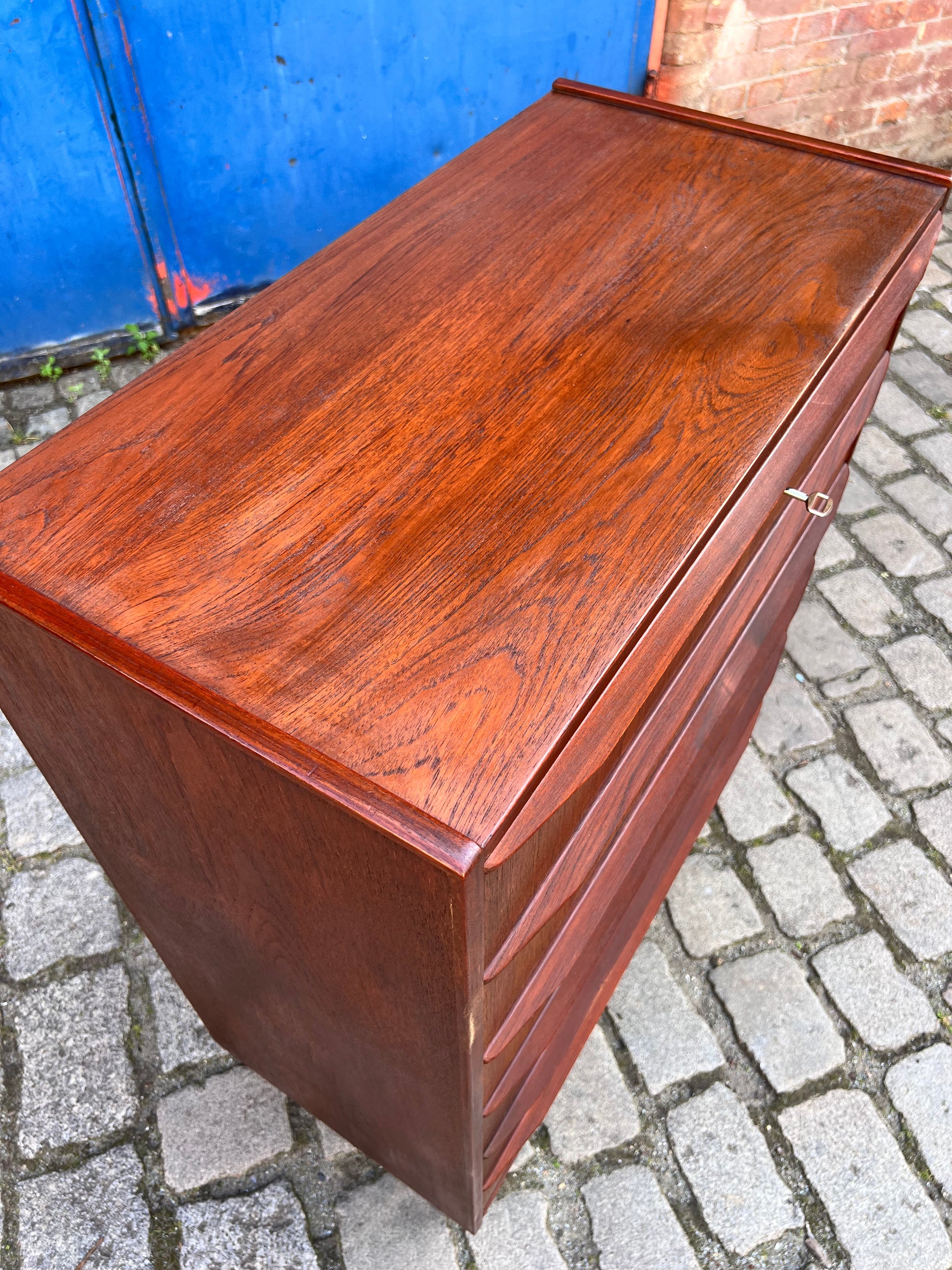 Kommode Teak mit Schloss aus Dänemark