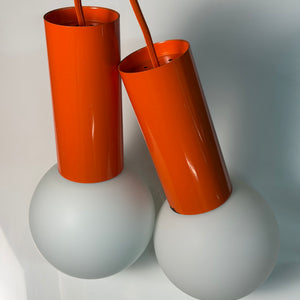 Set: 2x Hängelampe orange mit Opalglas Globus