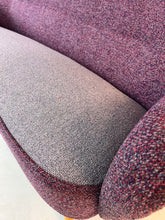 Lade das Bild in den Galerie-Viewer, Sofa lila 50er Jahre

