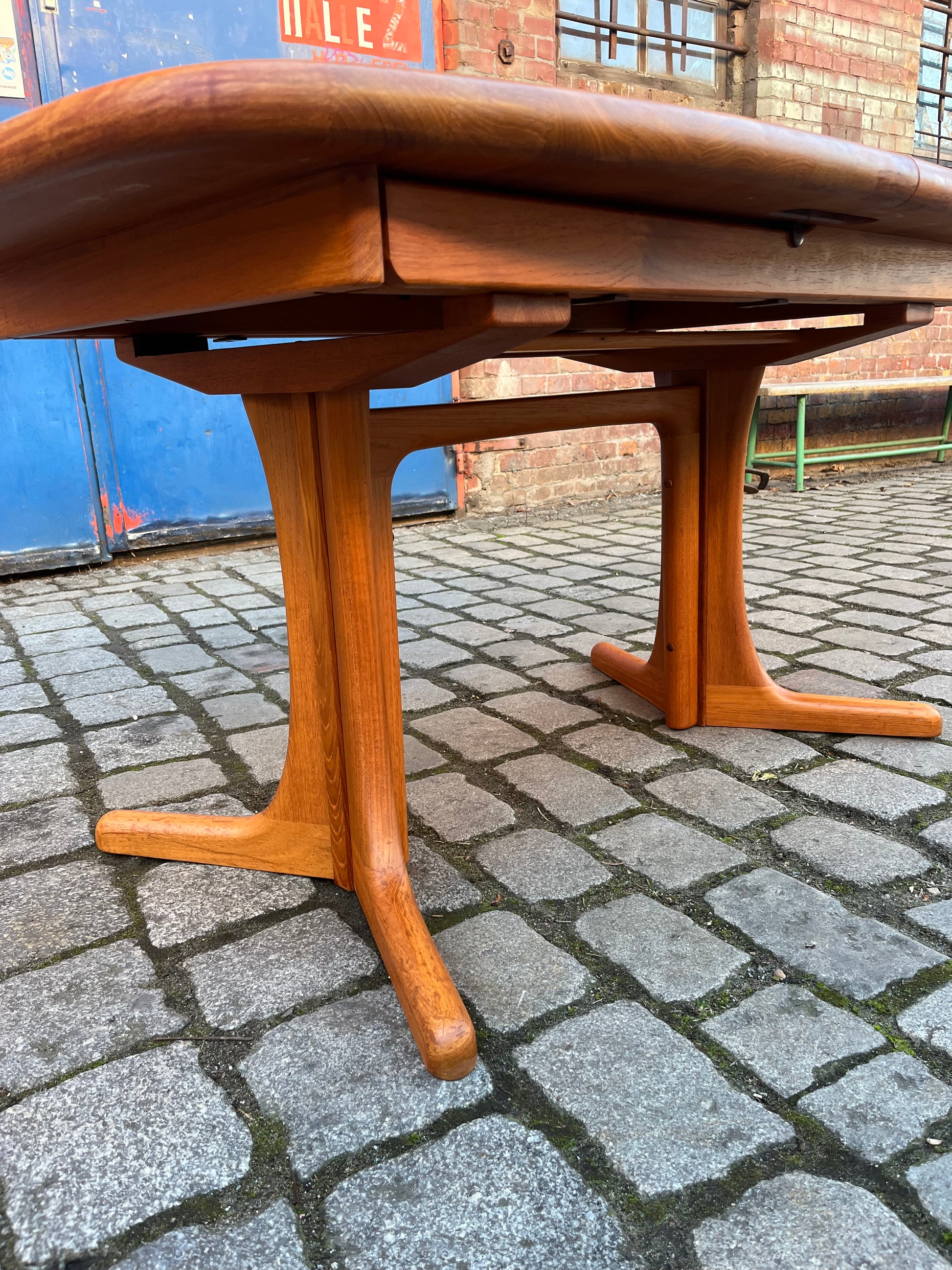 Ausziehbarer Esstisch Teak mit integriertem Fach für Platten