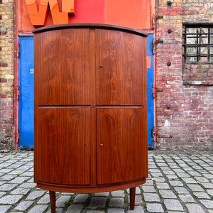 Eckschrank Teak mit Schloss aus Dänemark