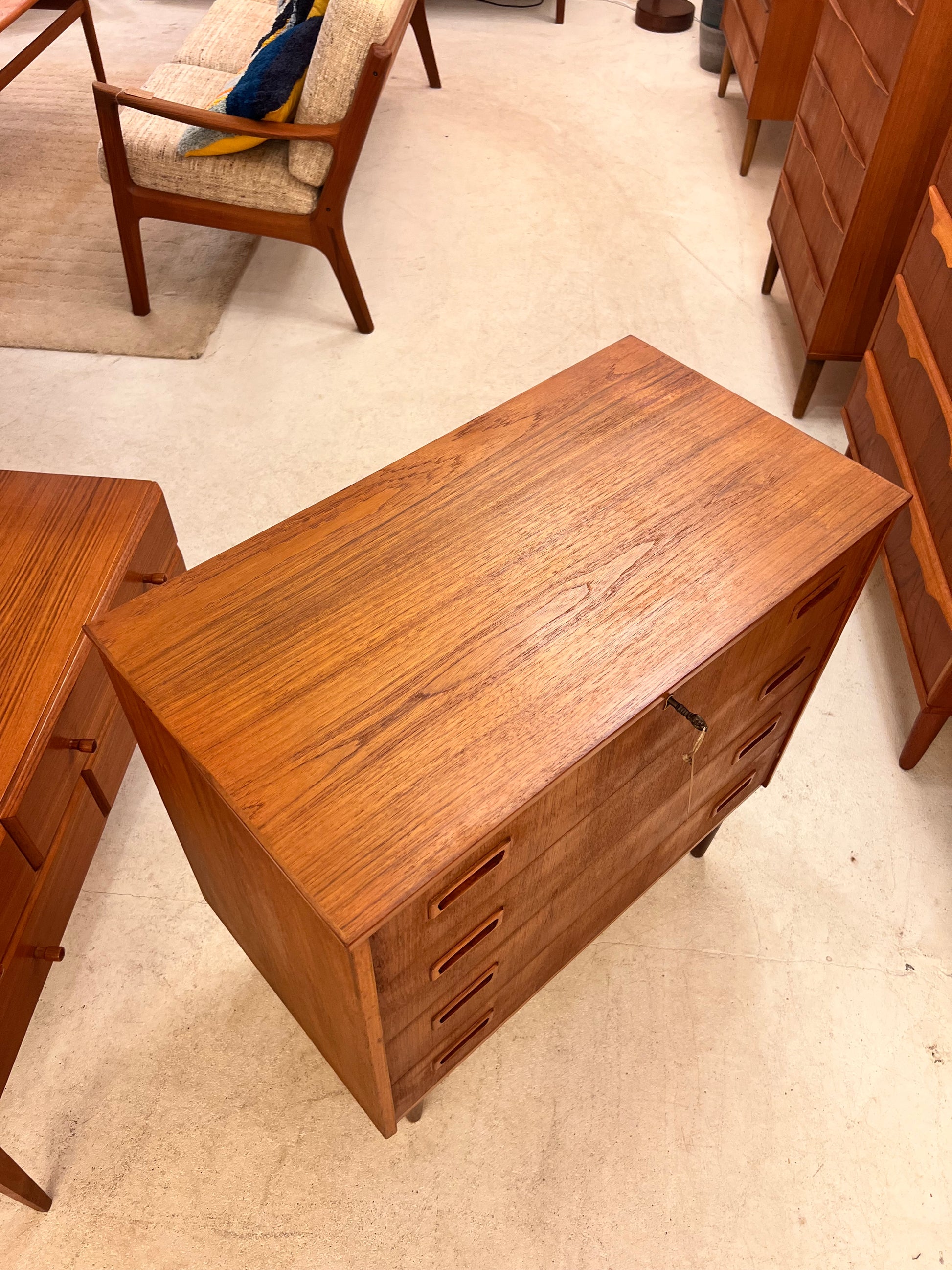 Kommode Teak mit Schloss aus Dänemark