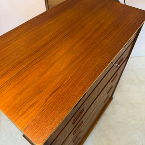 Kommode Teak mit Schloss aus Dänemark