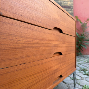 Kommode Teak mit Schubladen auf Chromfüßen