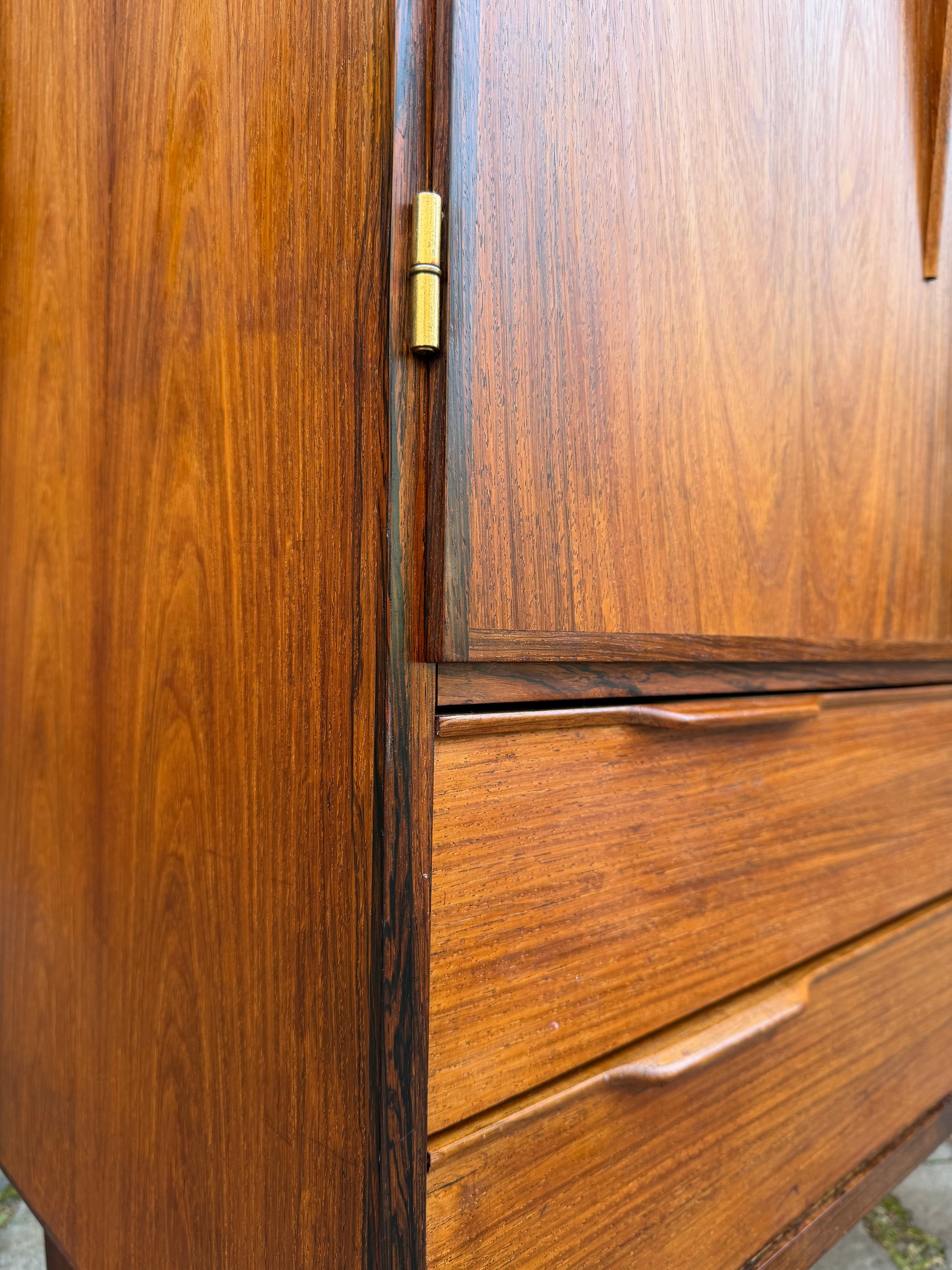 Kommodenschrank mit Flügeltüren & Schloss aus Dänemark