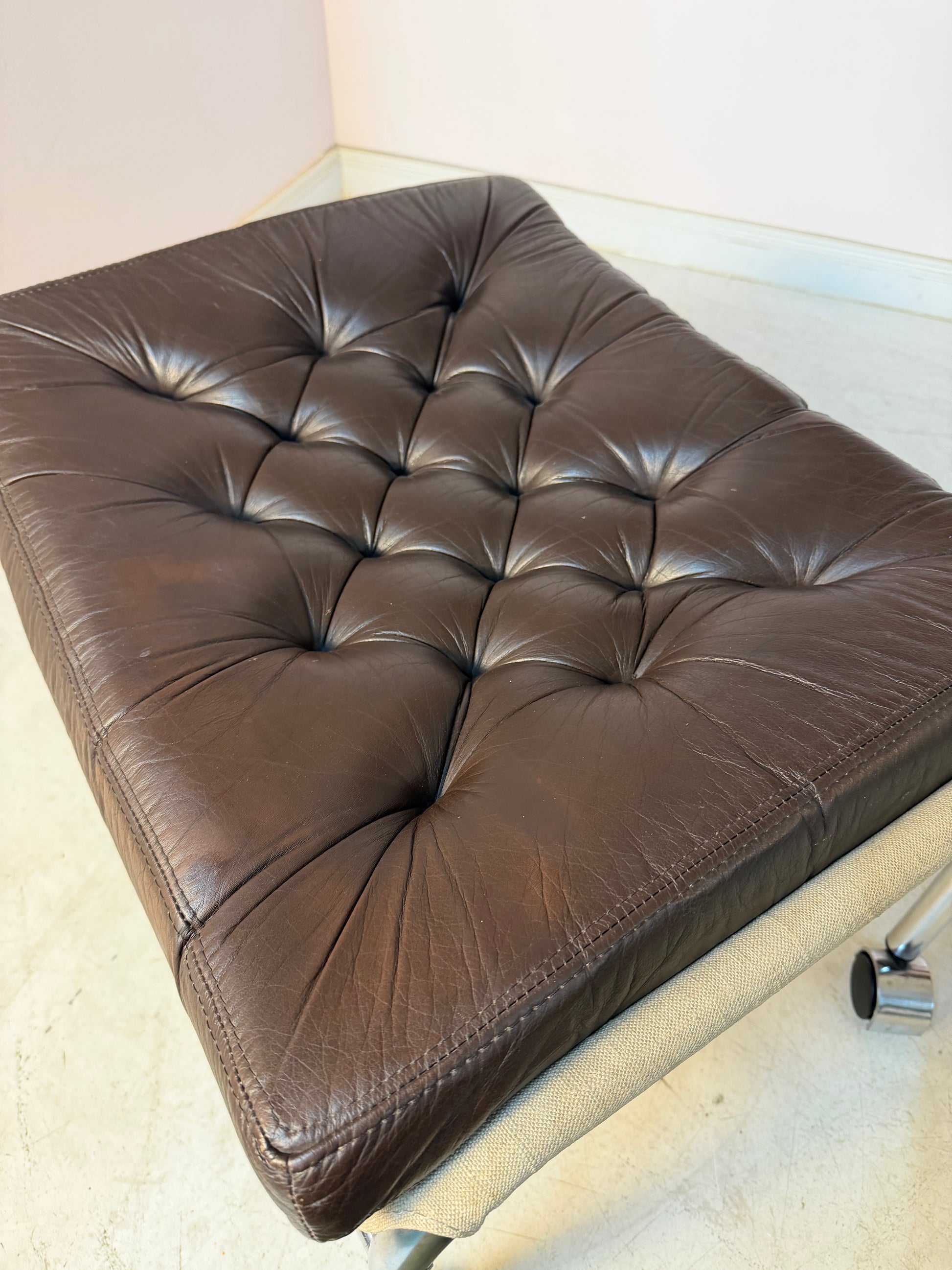 Hocker Modell Bore dunkelbraun Chrom von Noboru Nakamura für IKEA