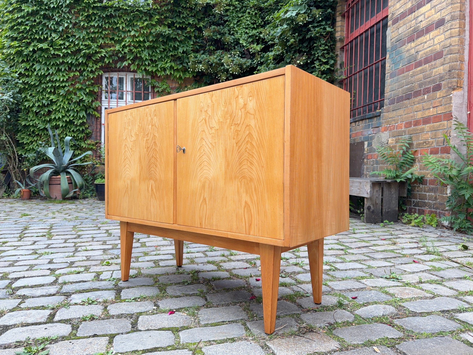 Kommode Typ 602/A Esche mit Schranktüren von Franz Ehrlich für Hellerau