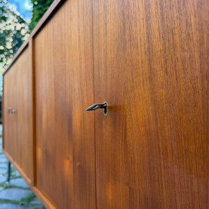 Sideboard Teak mit Flügeltüren & neuen Chromfüßen