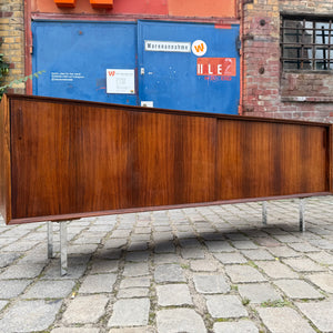 Sideboard Mahagoni mit Schiebetüren & Chromfüßen