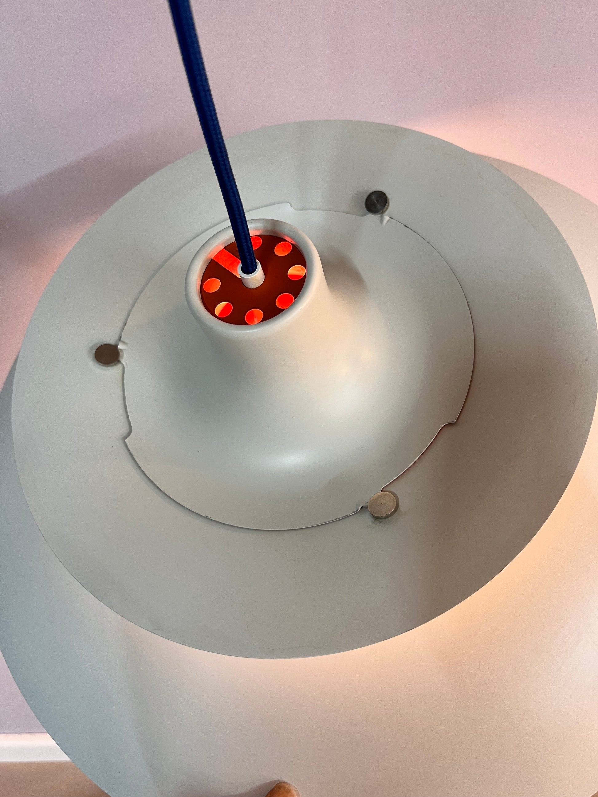 Lamellenlampe PH5 weiß blau von Poul Henningsen für Louis Poulsen