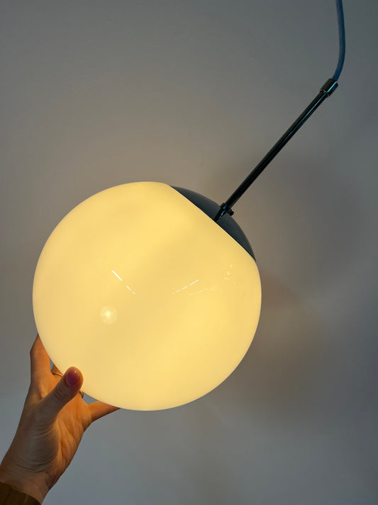 Kugellampe weiß Chrom Glas mit Stab