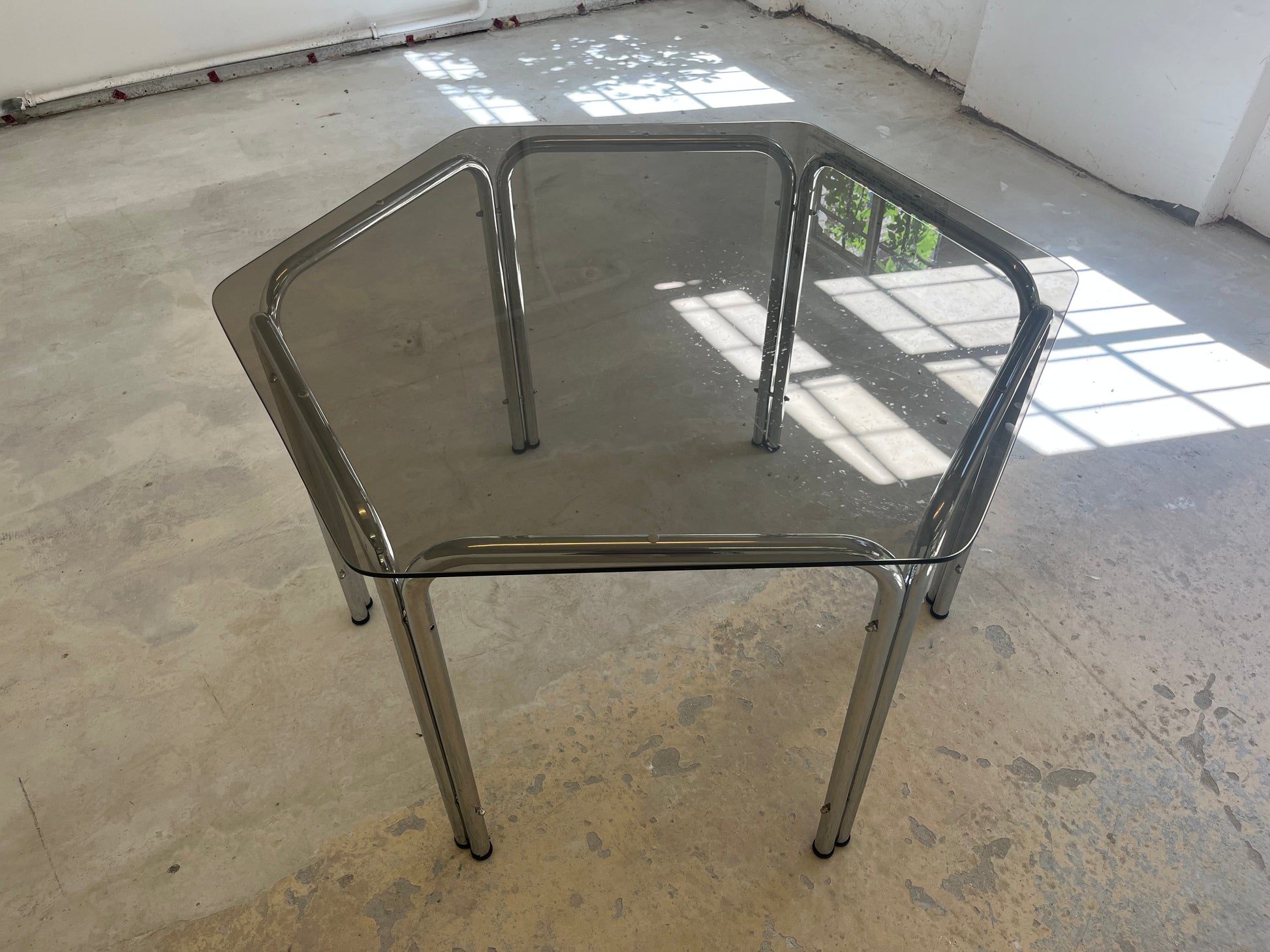 Hexagon Esstisch Rauchglas Chrom