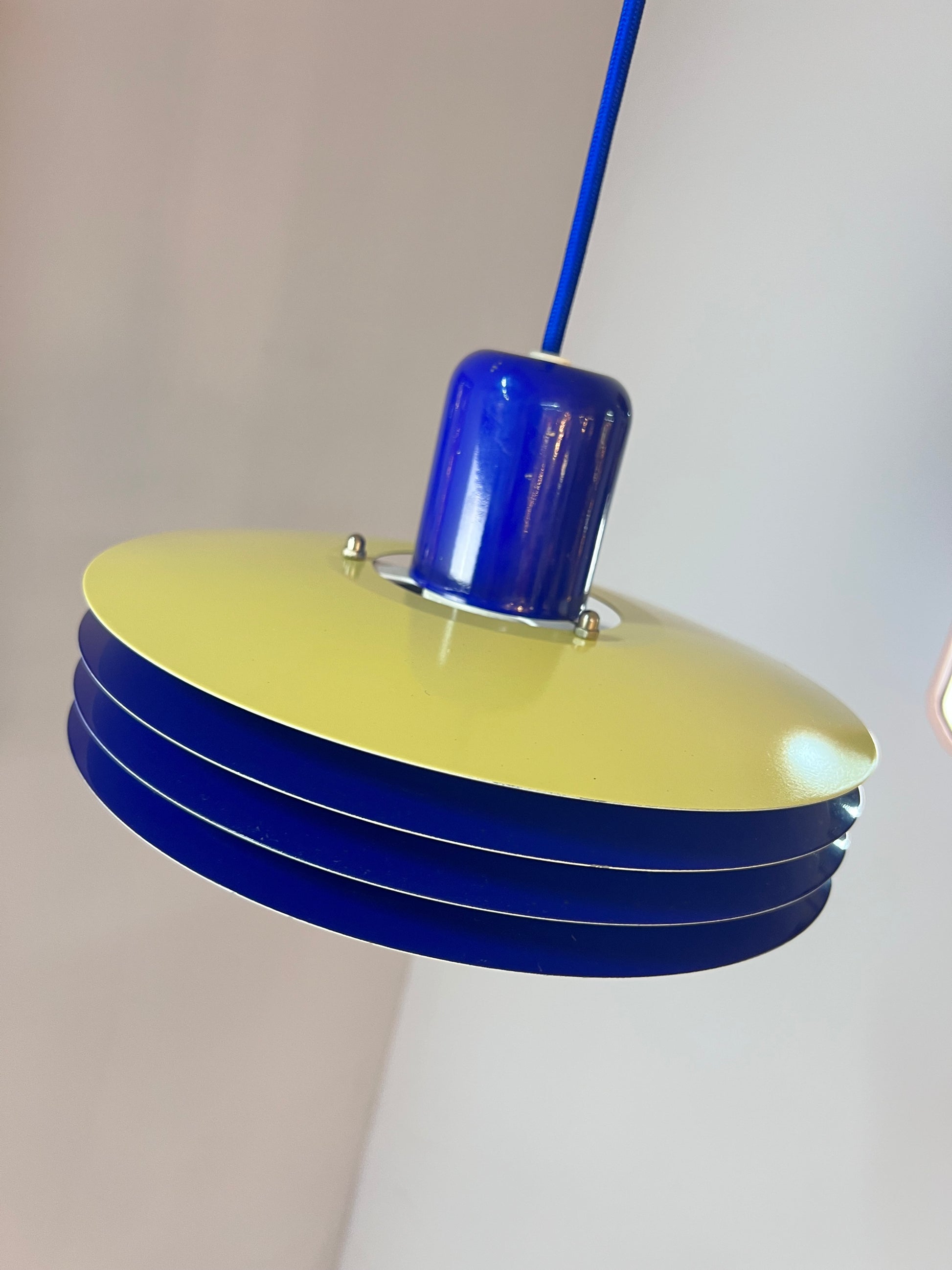 Hängelampe Typ 763 blau gelb von Horn