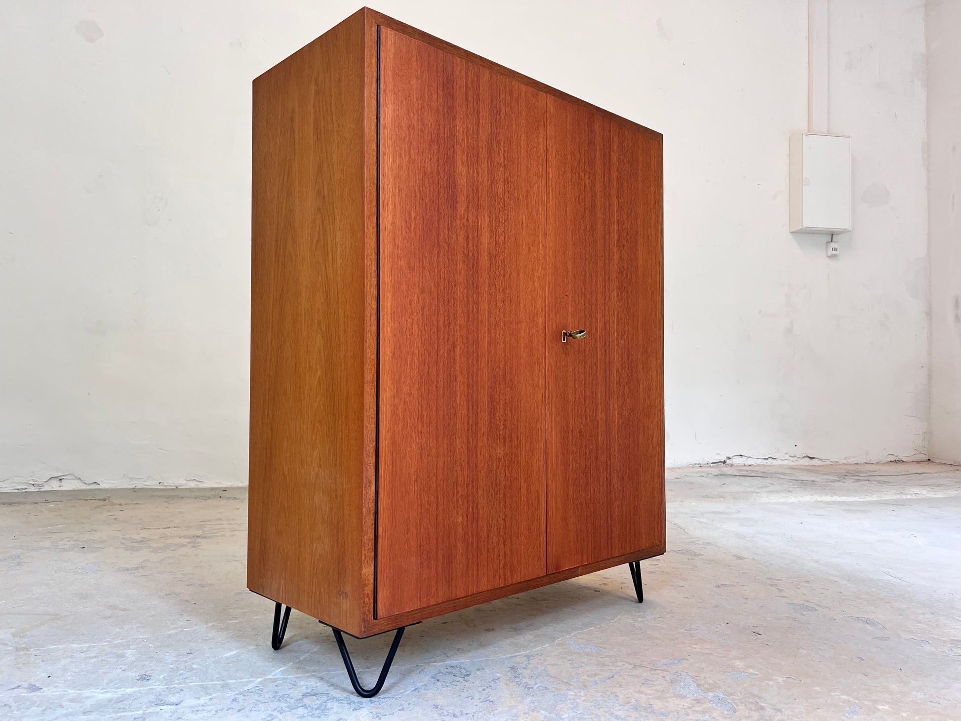 Schrank Teak von IDEE Möbel