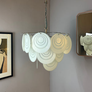 Kronleuchter weiß silber mit Glasscheiben