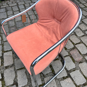 Freischwinger rosa von Gastone Rinaldi