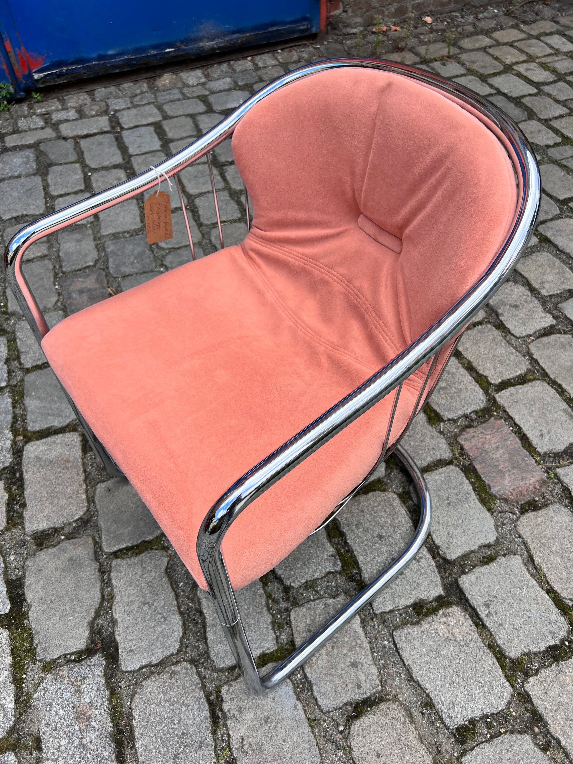 Freischwinger rosa von Gastone Rinaldi