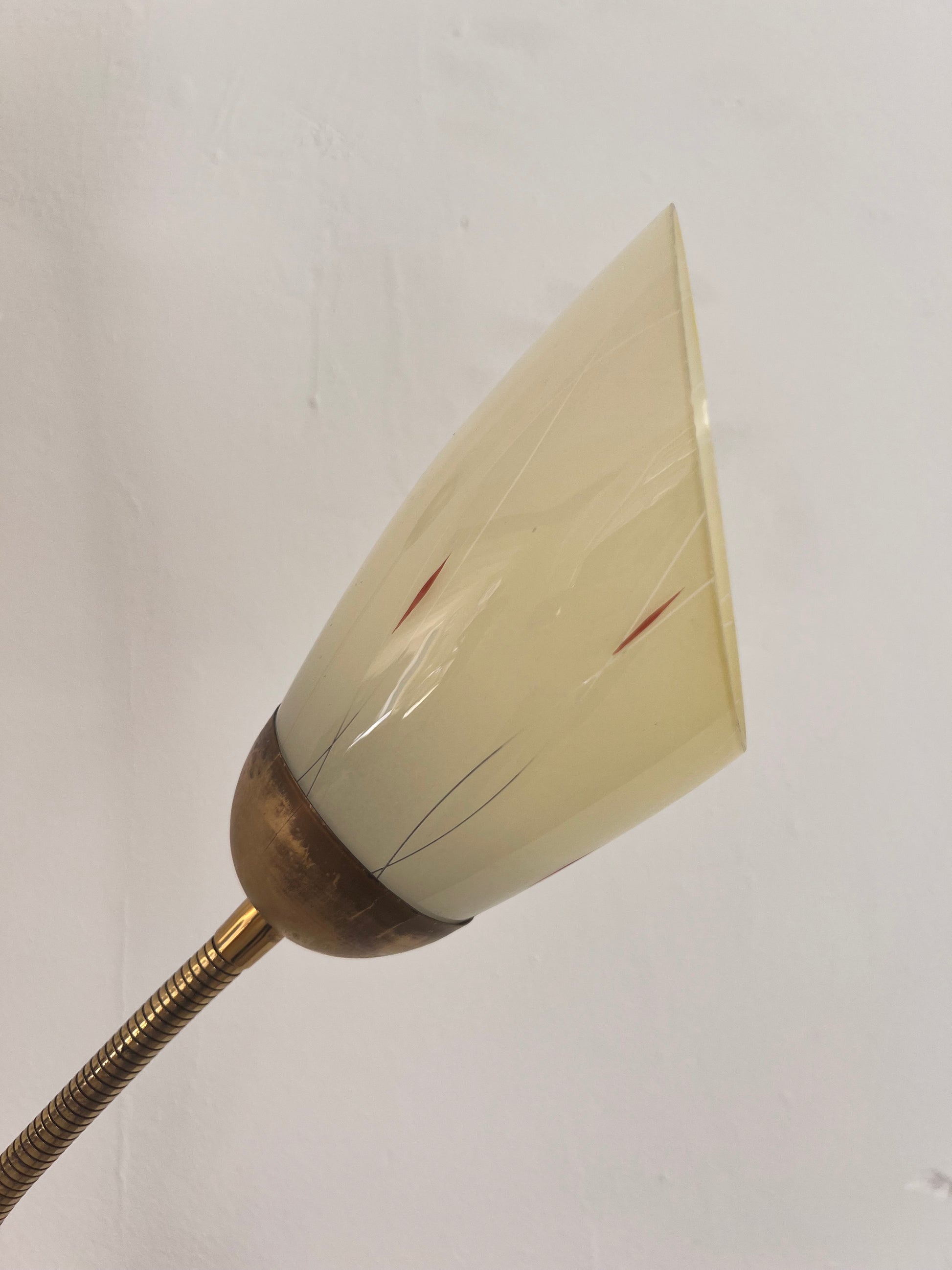 Stehlampe mit zwei Schwanenhalsarmen Messing