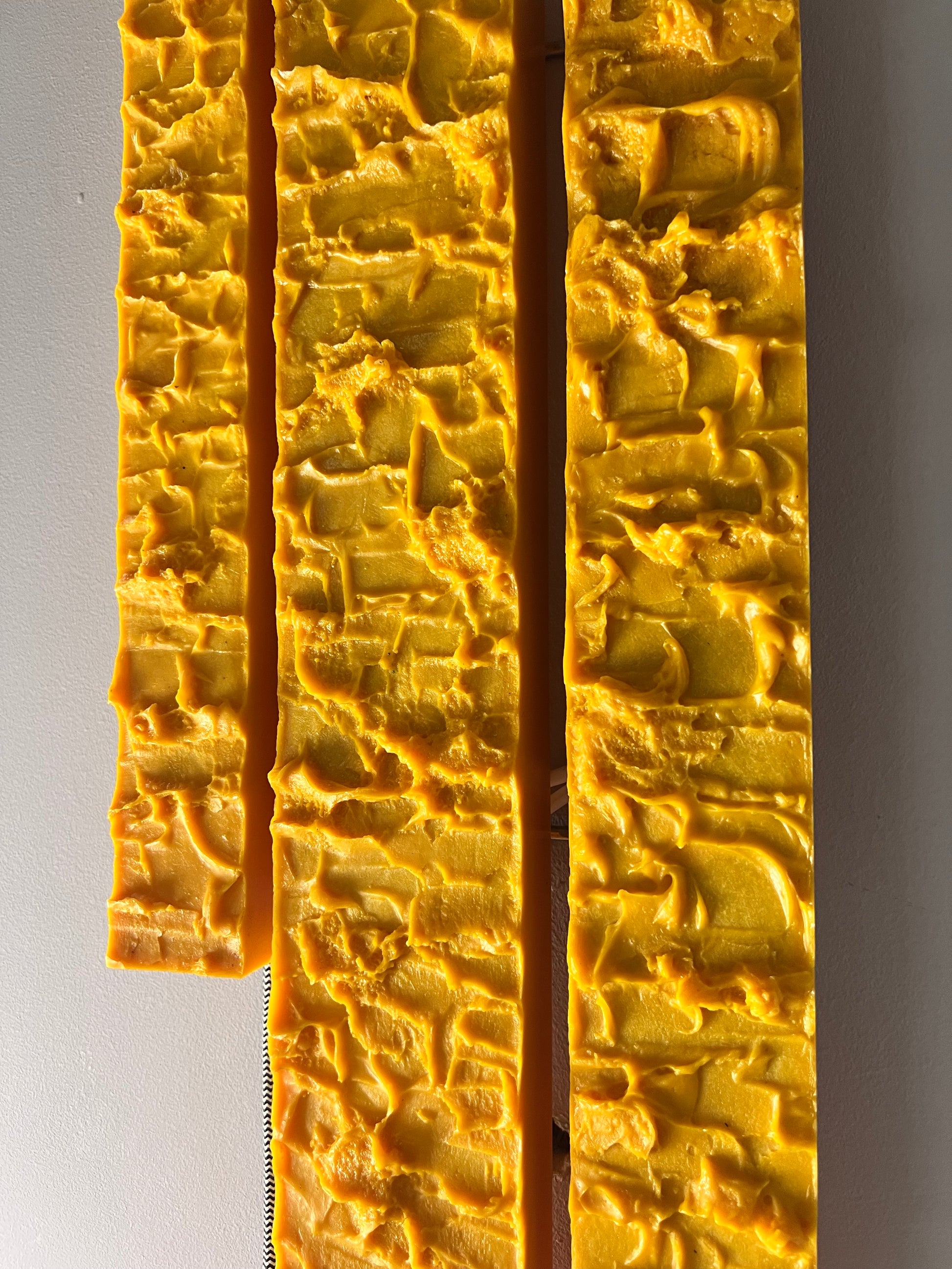 Wandlampe gelb von Uwe Mersch