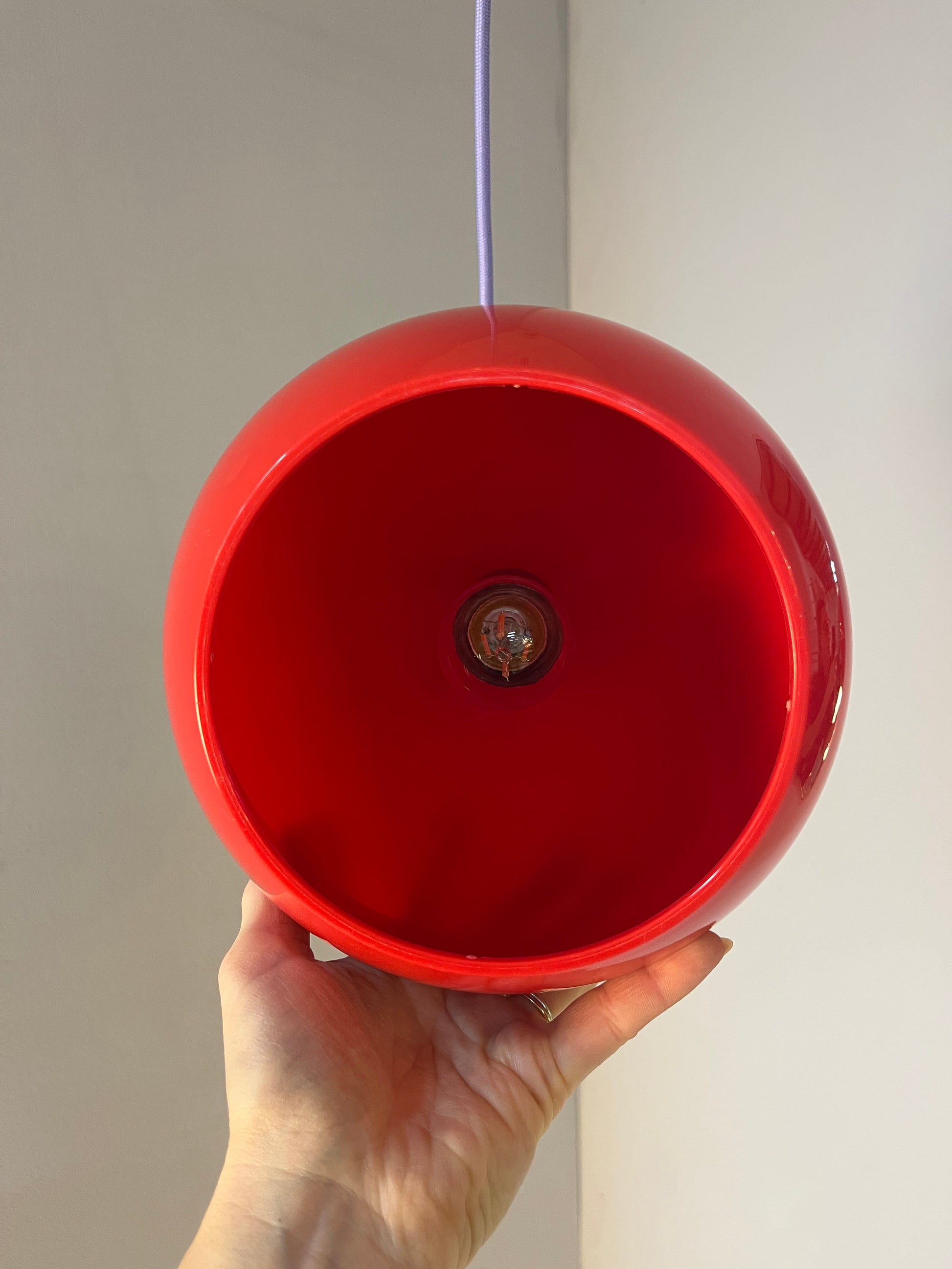 Kugellampe rot Kunststoff aus Dänemark
