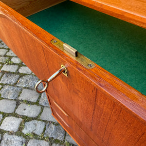Tallboy Kommode Teak mit Schloss aus Dänemark