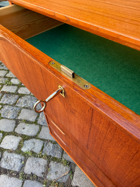 Tallboy Kommode Teak mit Schloss aus Dänemark