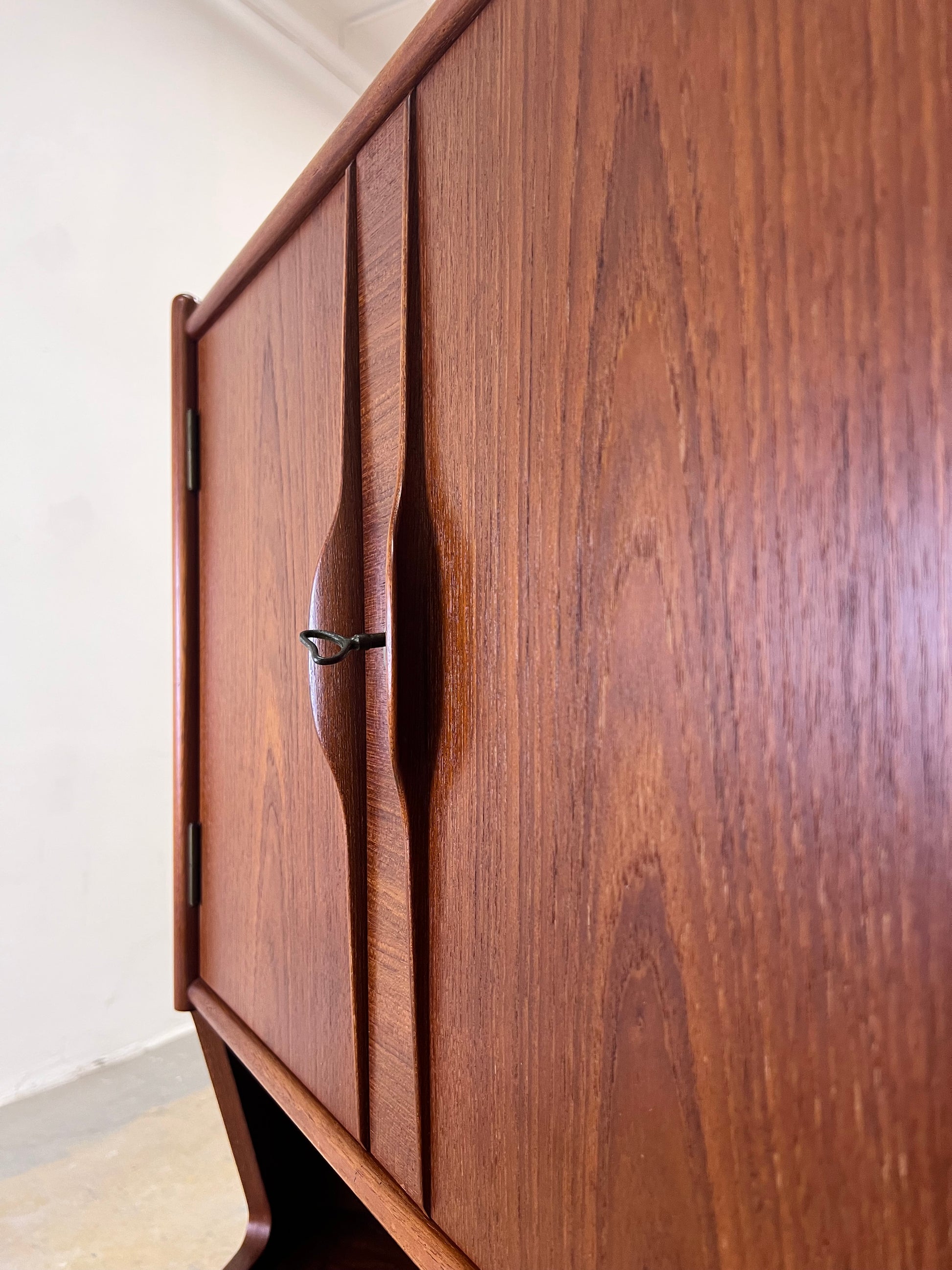 Eckschrank Teak mit Minibar aus Dänemark