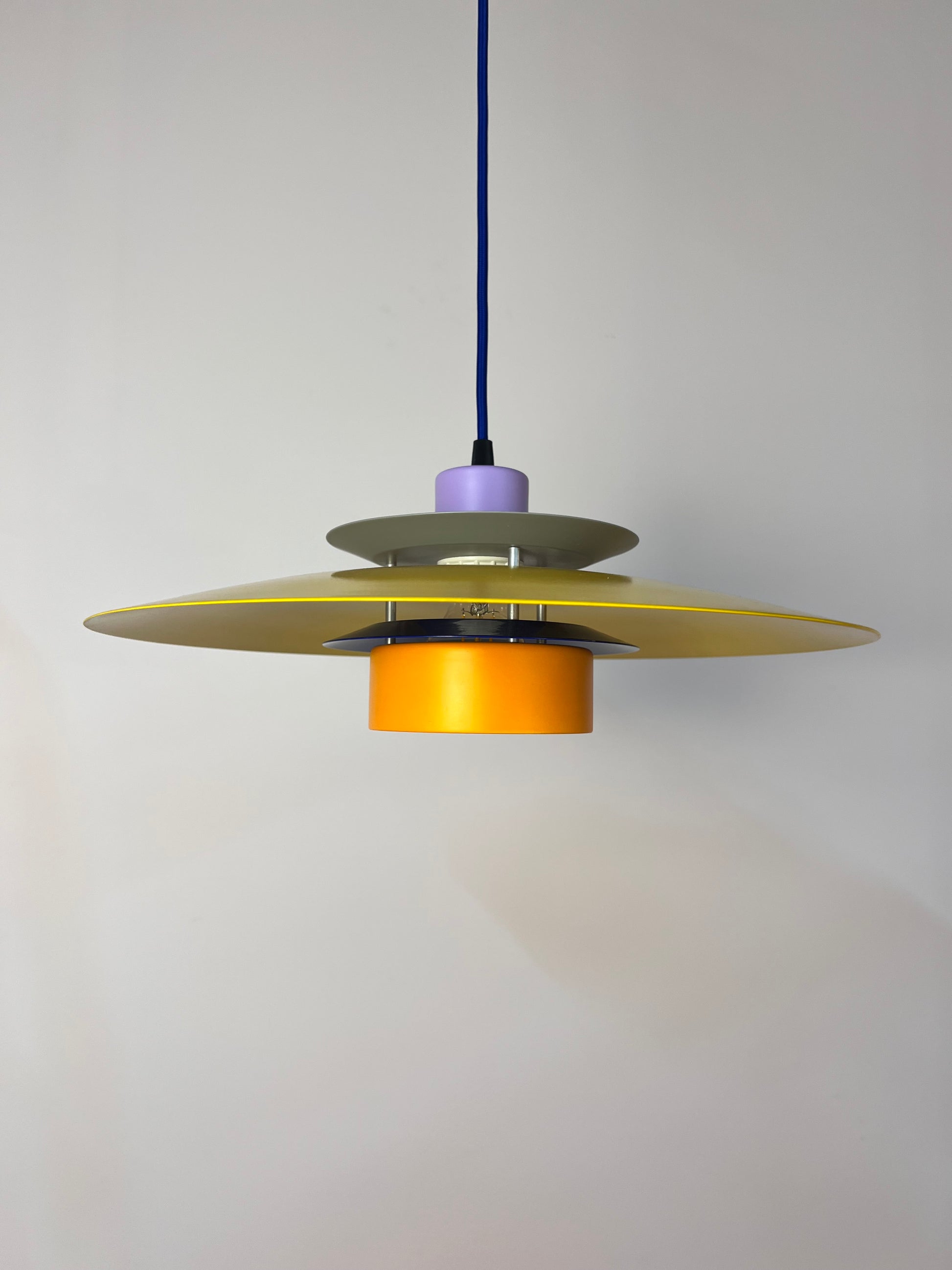 Lamellenlampe neu lackiert, Dänemark