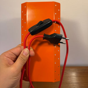Wandlampe E.S. Horn orange mit beweglichen Visier