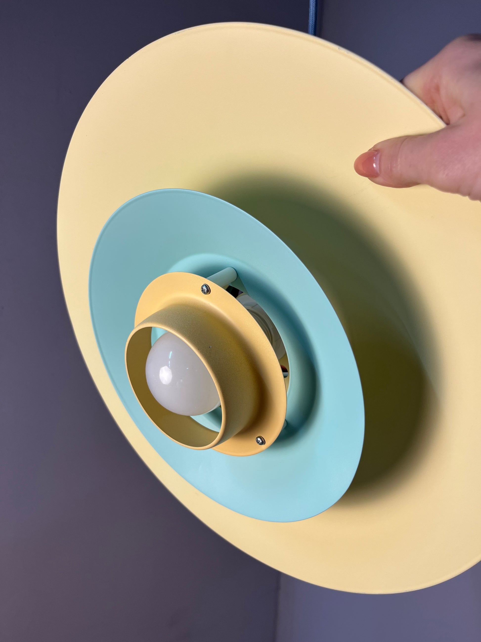 Lamellenlampe neu lackiert flieder gelb mint aus Dänemark