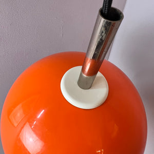 Große Kugellampe orange Kunststoff mit Chromstab