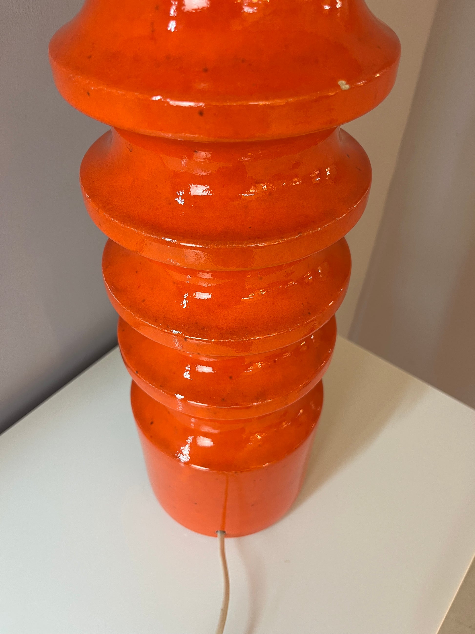 Stehlampe orange Keramik mit Wollschirm
