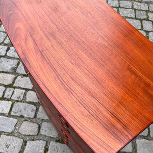 Kommode Teak mit gerundeter Front aus Dänemark
