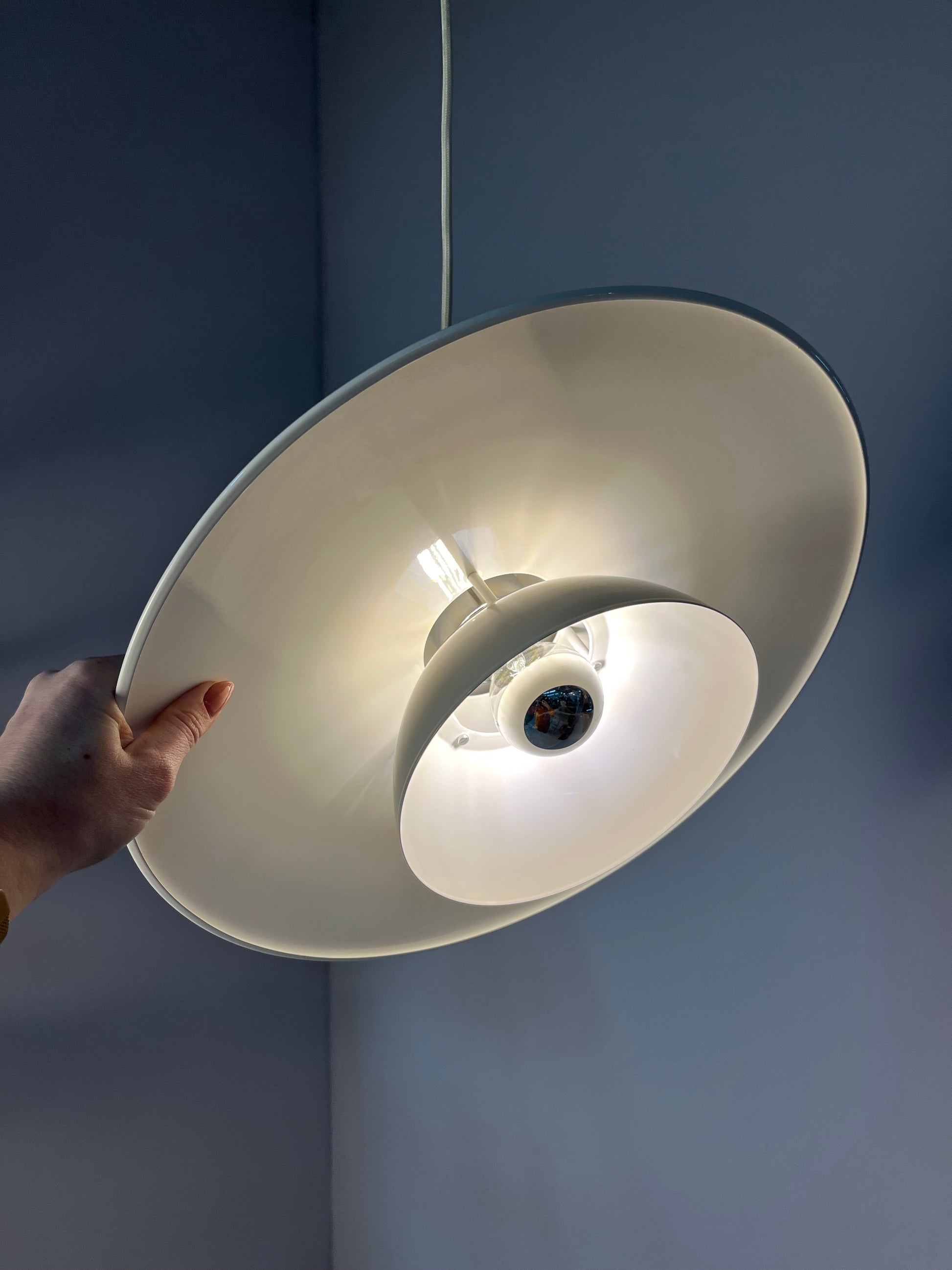 Lamellenlampe cremeweiß aus Dänemark