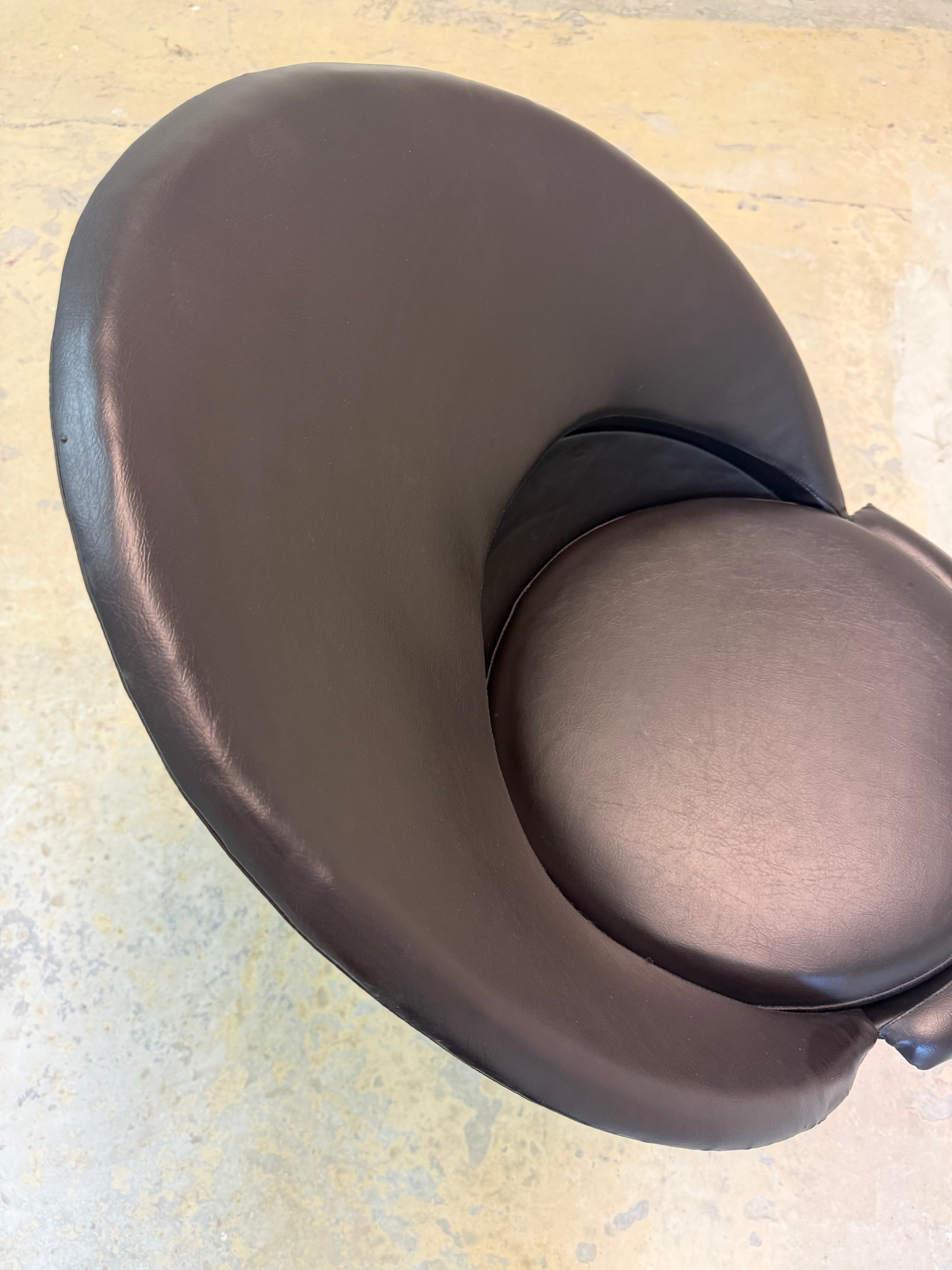 Cone Chair braunes Kunstleder von Verner Panton