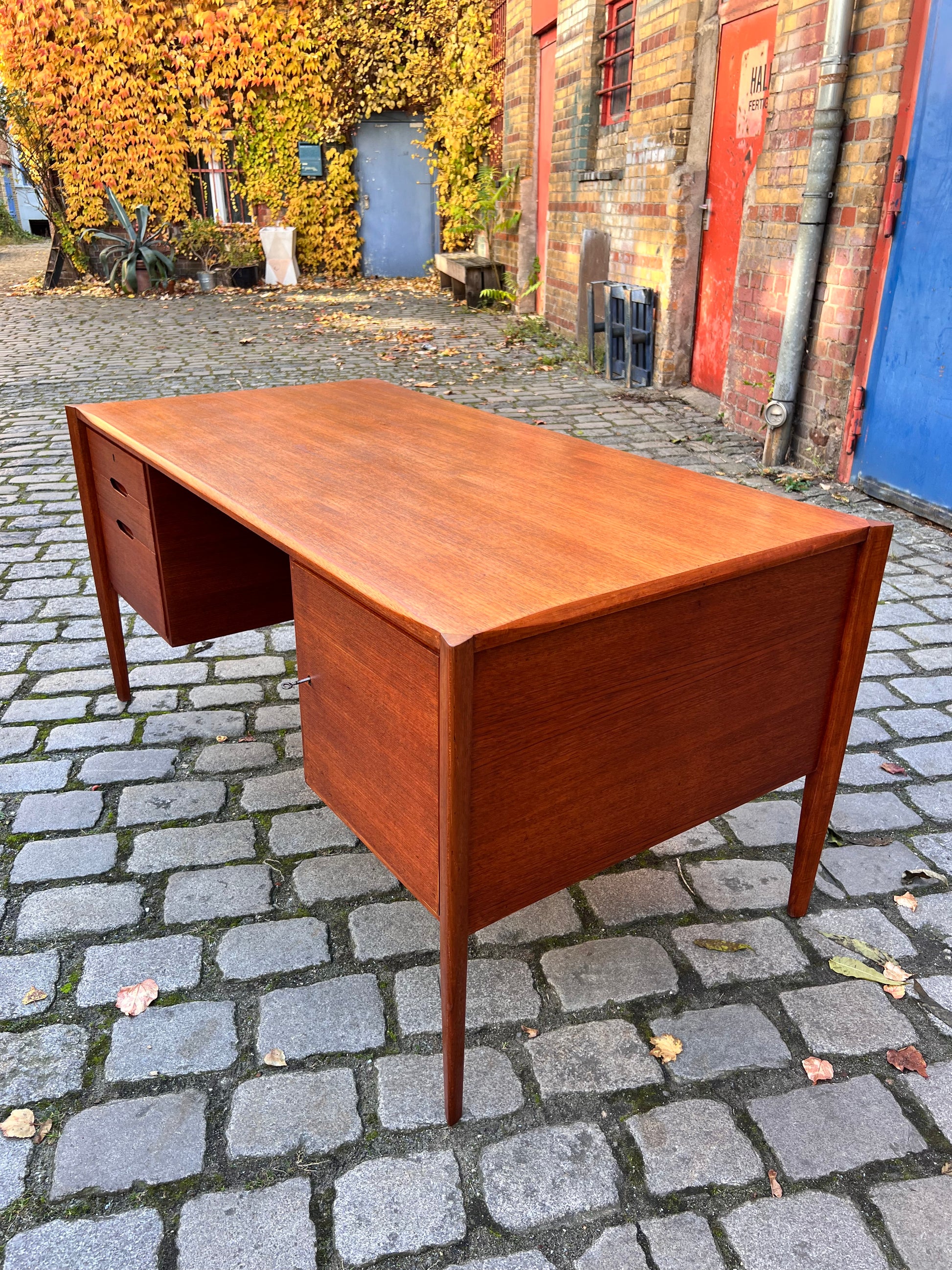 Freistehender Schreibtisch Teak von Wilhelm Renz