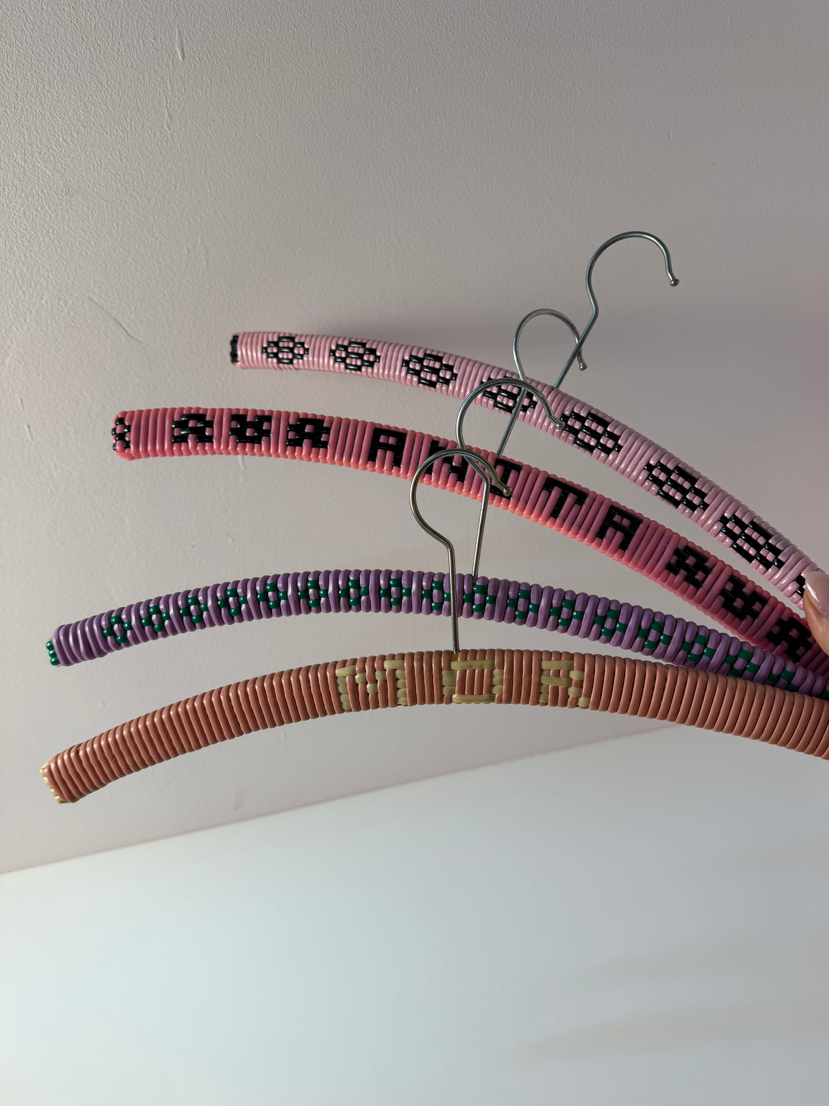 Set: 4x Kleiderbügel lila pink