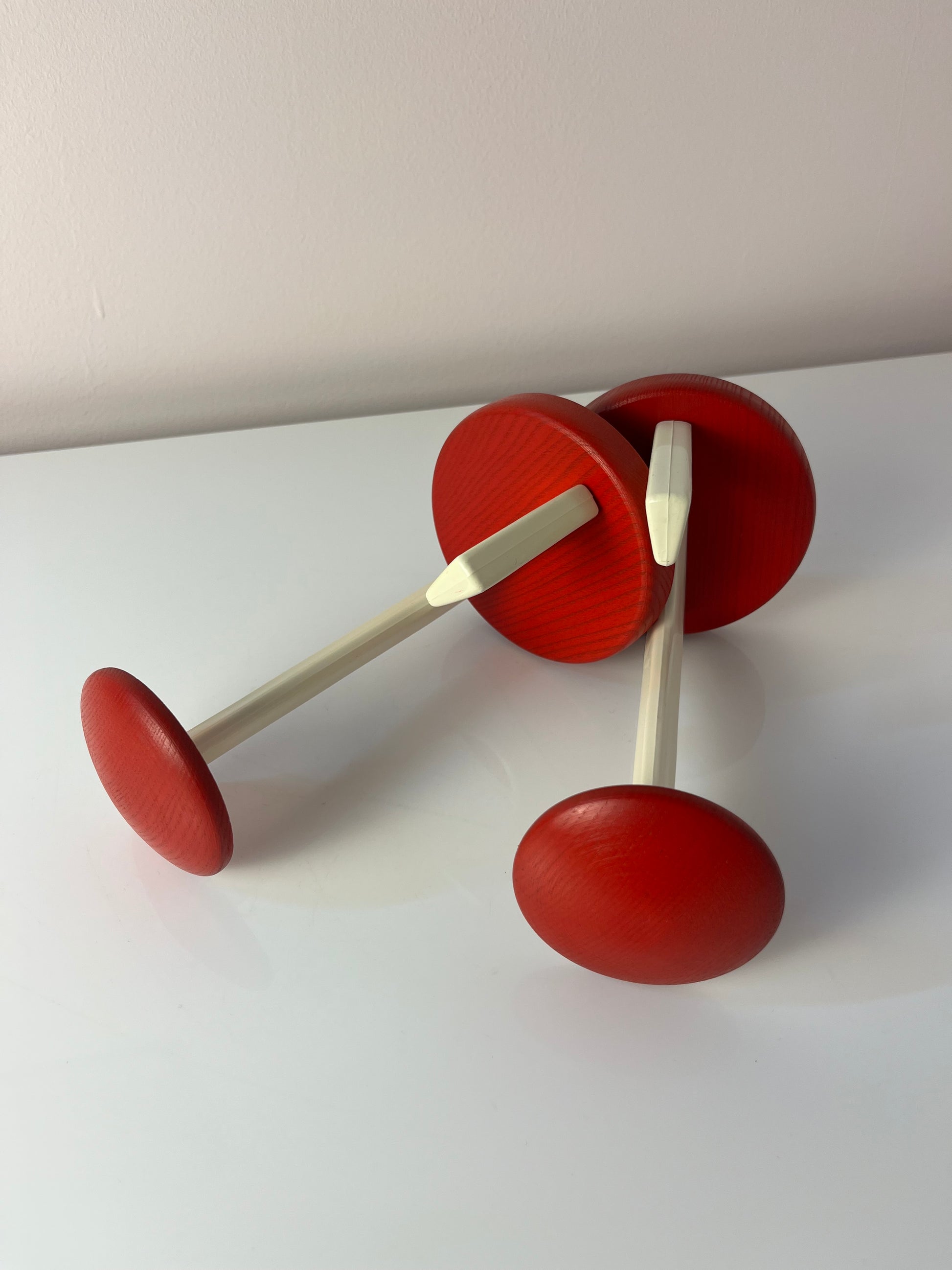 Set: 2x Wandhaken weiß rot