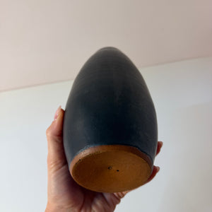 Vase anthrazit mit Eisenglasur