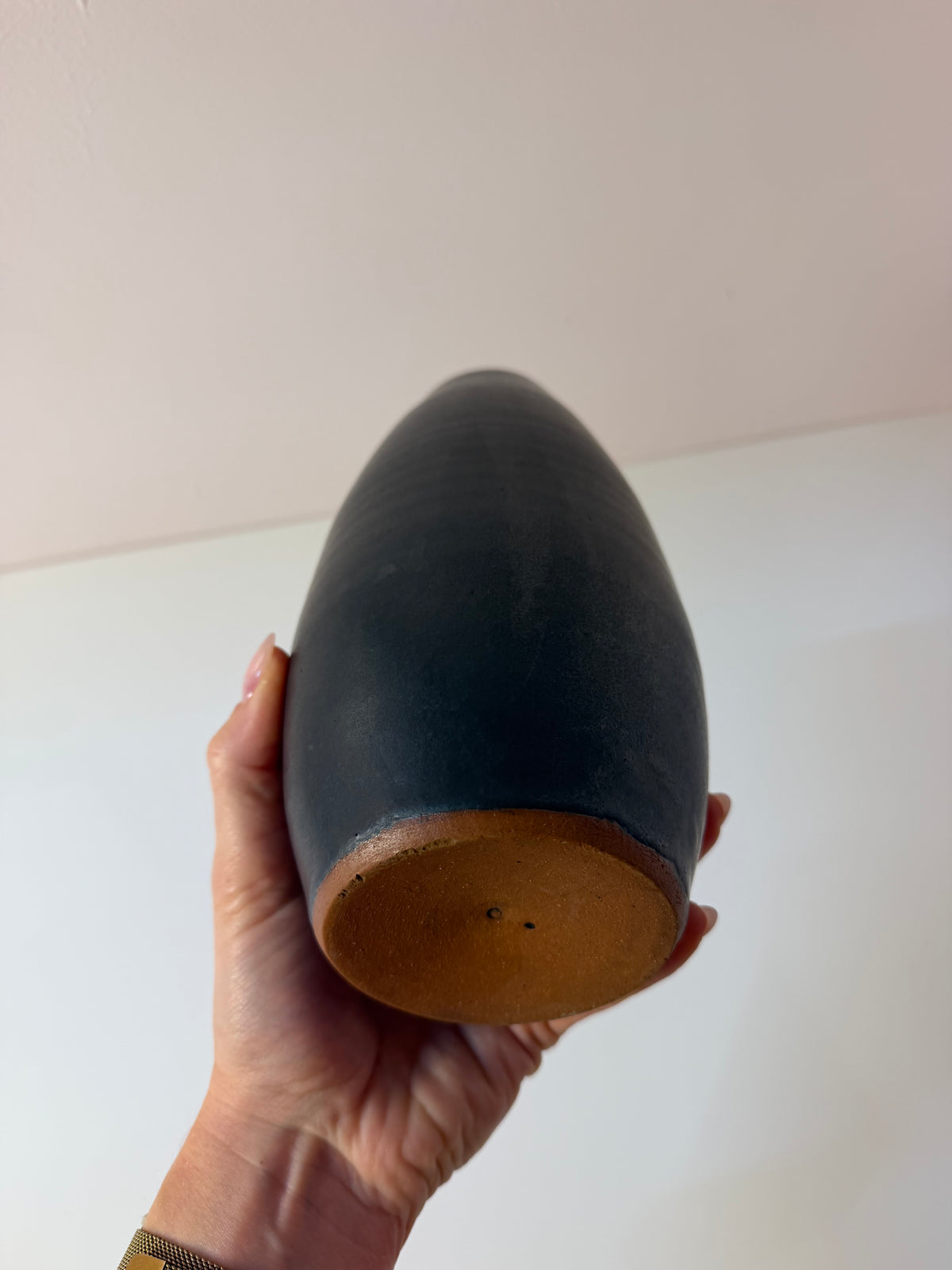 Vase anthrazit mit Eisenglasur