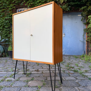 Schrank mit Schloss & neuen Hairpinlegs