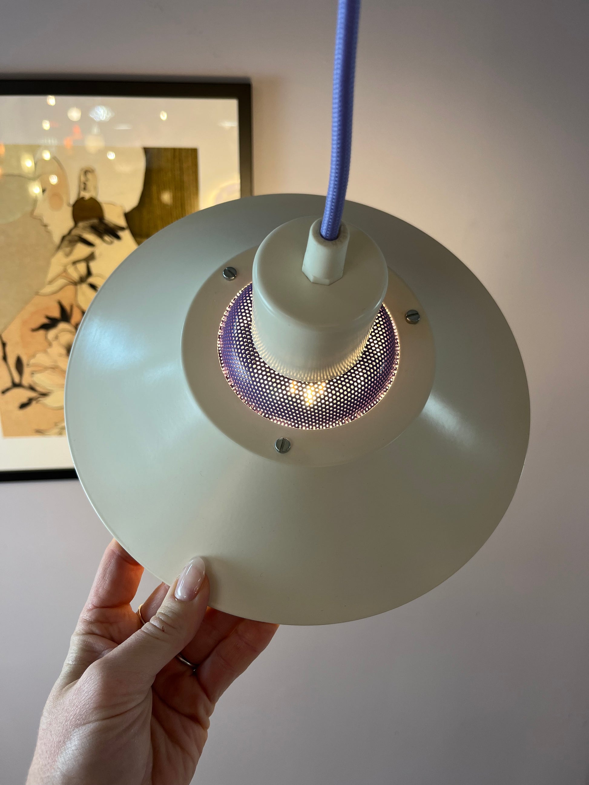 Lamellenlampe Modell Garda lila weiß von Design Light