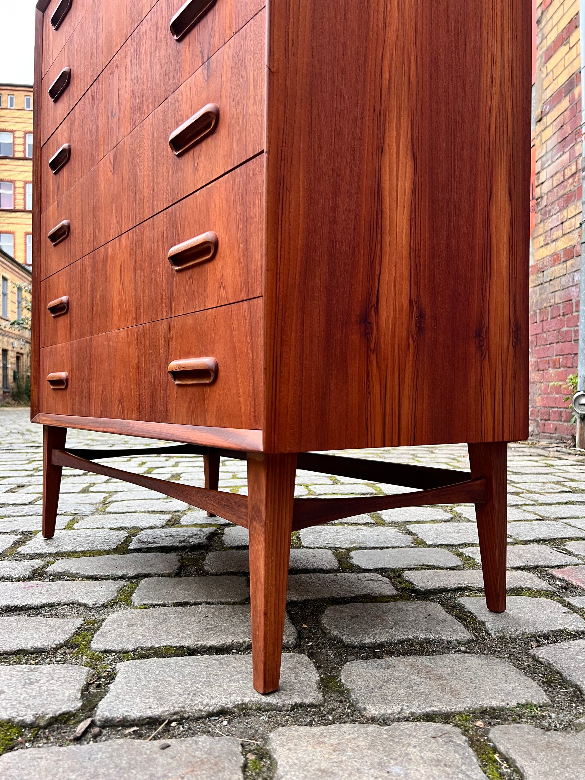 Kommode Teak mit Schloss aus Dänemark